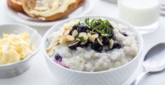 Рисовая каша с голубикой