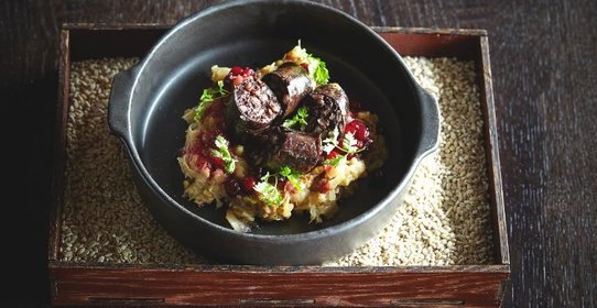 Мульгикапсад с кровяной колбасой и клюквой