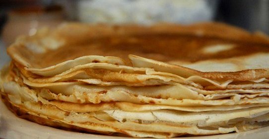 Тонкие блины на сливочном масле