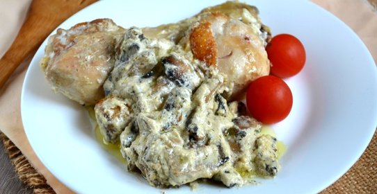 Курица с грибами в сметанном соусе