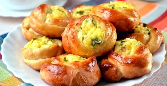 Булочки-розочки с сырной начинкой