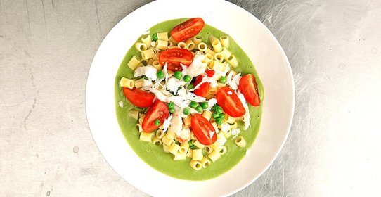 Диталини с соусом из зеленого горошка