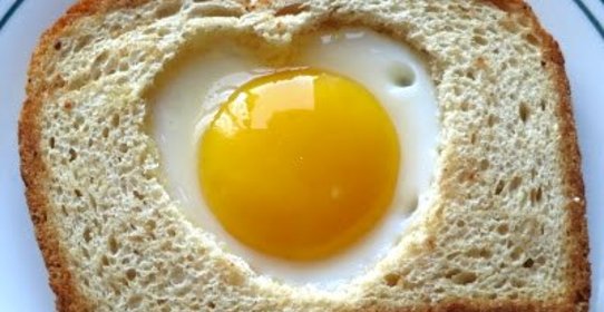 Яичница в хлебе Сердечко