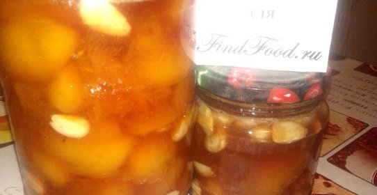 Персиковое варенье с миндалем