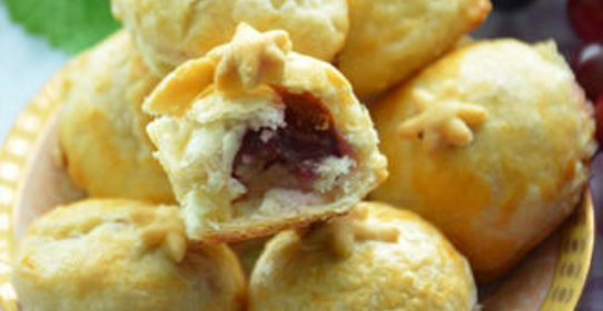 Пирожные с виноградом