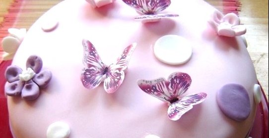 Торт с бабочками из мастики