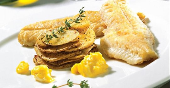 Жареная рыба с соусом айоли