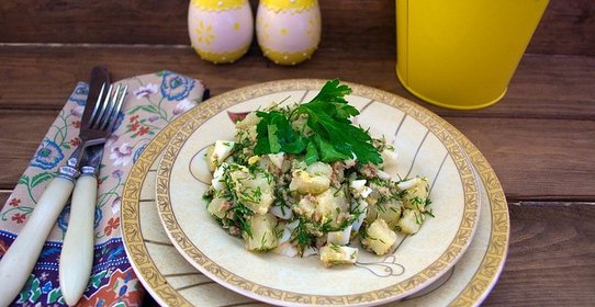 Диетический салат с консервированным тунцом