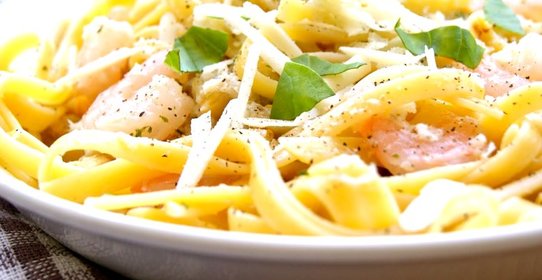 Феттучини с морским коктейлем