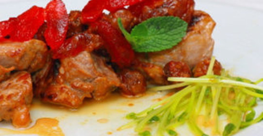 Индейка с лесными орехами и вяленой клубникой