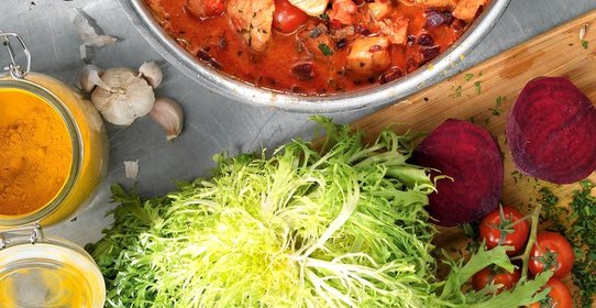 Рагу из курицы со свекольным карри