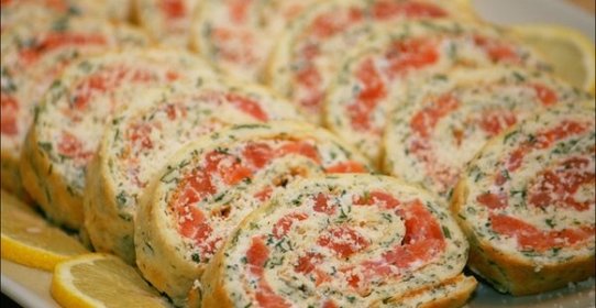 Рулет с зеленью и красной рыбой