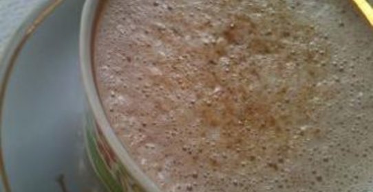 Горячий бананово-шоколадный напиток