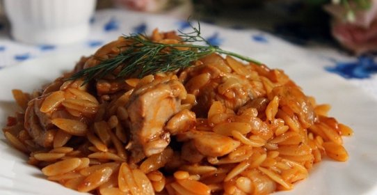 Паста с курицей в испанском стиле