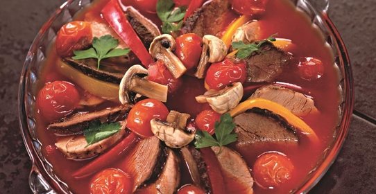 Мясо с овощами в томатной заливке