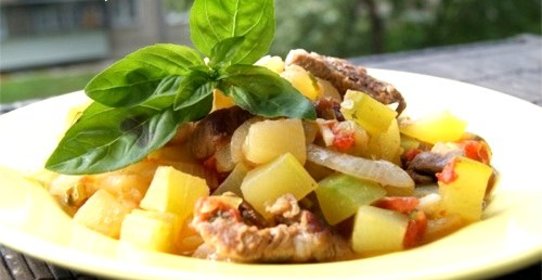 Мясное рагу с кабачками