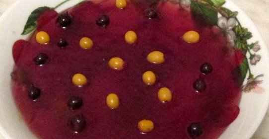 Кисель из ягод со свежими фруктами