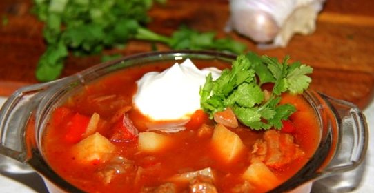 Гуляш из говядины с паприкой