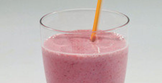 Клубничный молочный коктейль