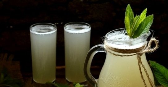 Квас из ревеня