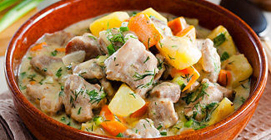 Свинина, тушенная с овощами в мультиварке