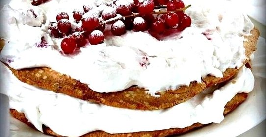 Меренговый торт с малиной