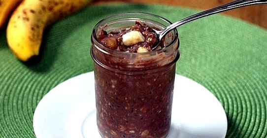 Овсянка в банке с бананом и какао