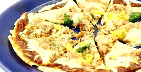 Зерновая пицца с тунцом и кукурузой