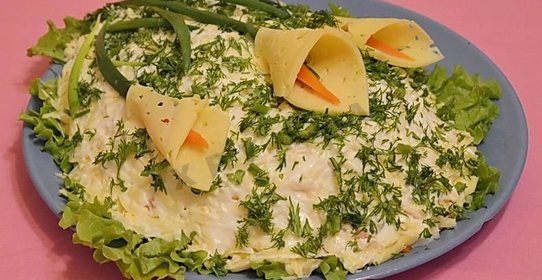 Салат Каллы с курицей и ананасами