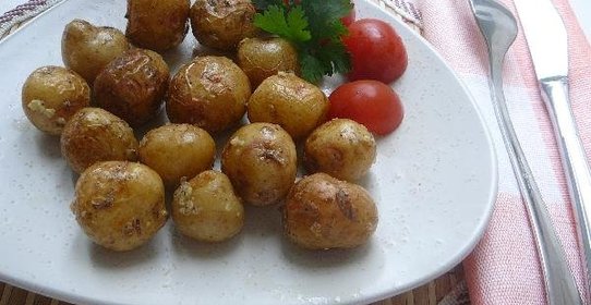 Картофель запеченный в чесночке