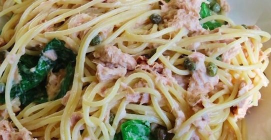Спагетти с тунцом и соусом из каперсов