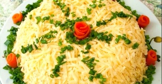 Салат блинный с курицей