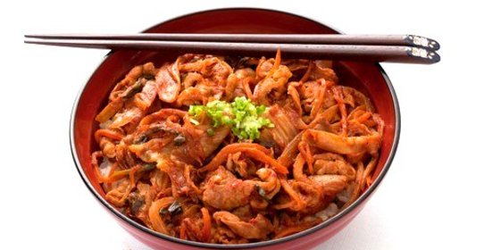 Говядина с луком-пореем в ароматном соусе по‑монгольски