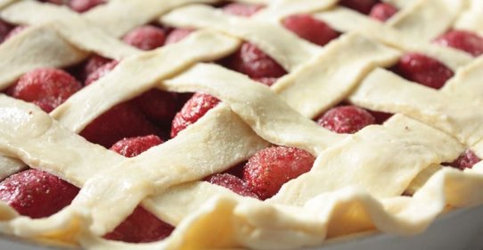 Песочный пирог с клубникой