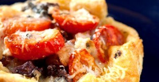 Пицца с луком и сыром