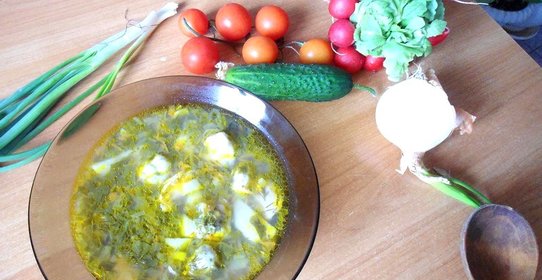Зеленый борщ с клецками