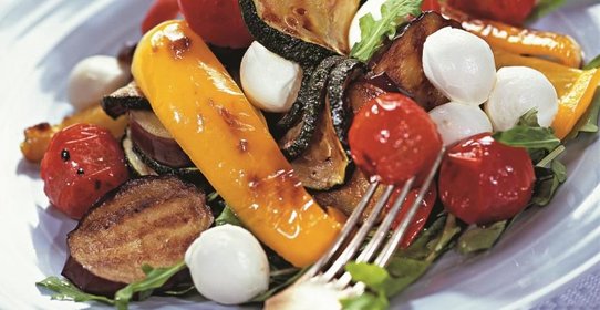 Овощи-гриль с моццареллой