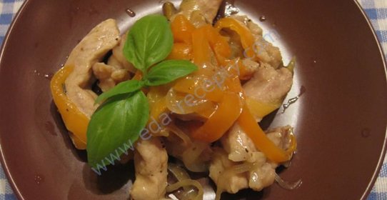 Гуляш из свинины с болгарским перцем