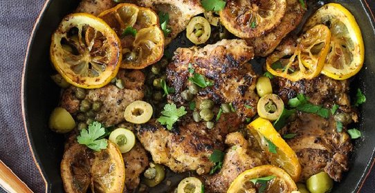 Курица с лимоном и оливками