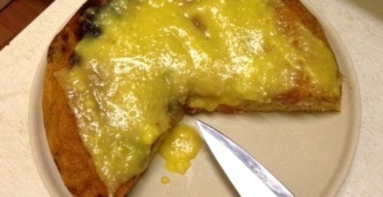 Бисквит с лимоном и клубникой