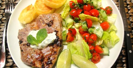 Стейки из баранины острые