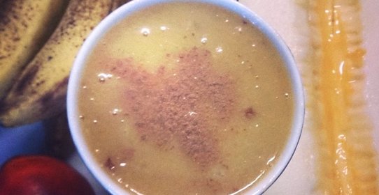 Пряный смузи с бананом, дыней и нектарином