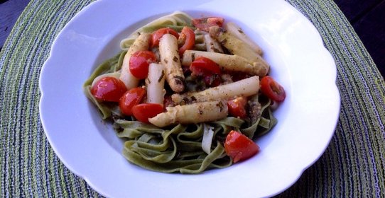 Спаржа в медово-горчичном соусе