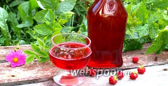Ликёр из малины с вишневыми ветками