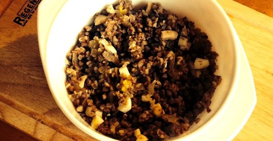 Гречневая каша с яйцами и грибами