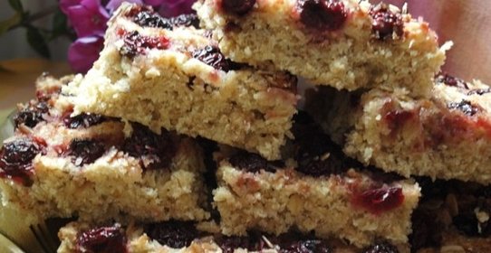 Пирог с вишней и овсяными хлопьями