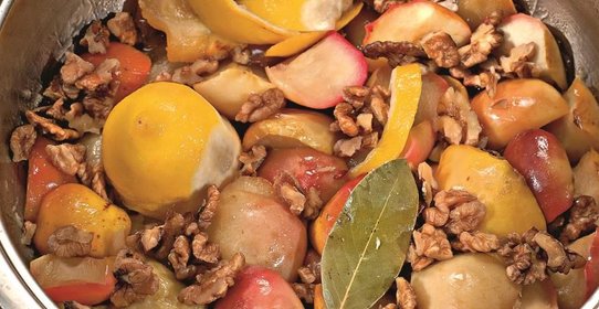 Яблочное варенье с грецкими орехами