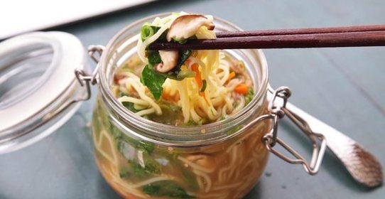 Лапша в банке