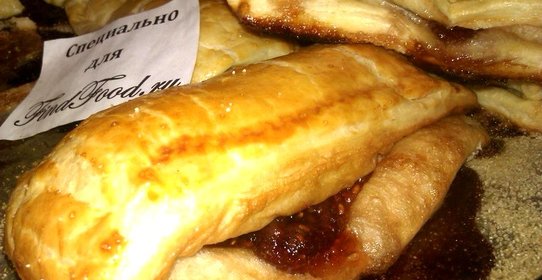 Слойки с малиновым вареньем