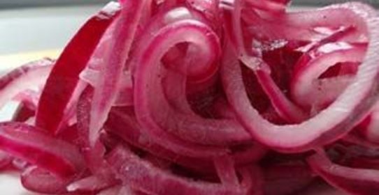 Красный маринованный лук